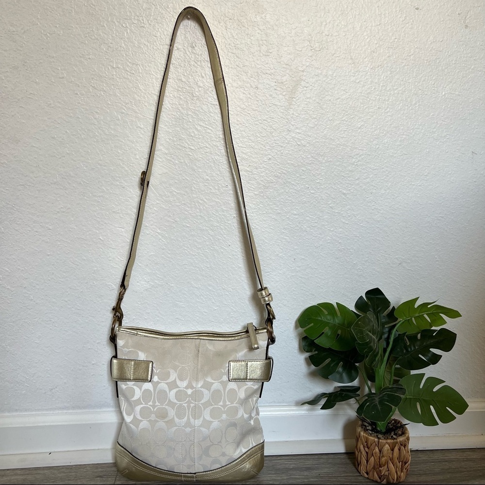 Coach signature monogram canvas gold/white combo - Picture 7 of 7